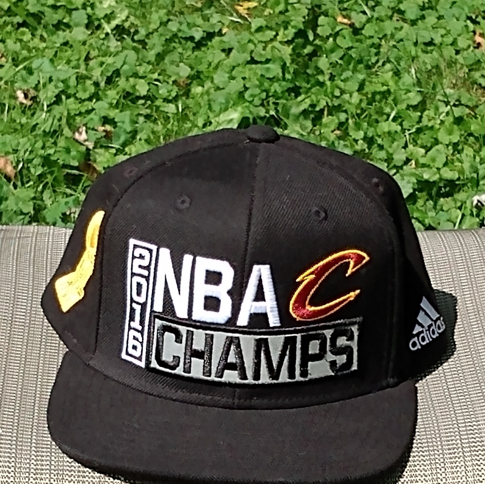 ADIDAS CAVS NBA CHAMPS SNAPBACK